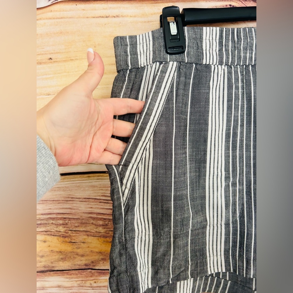 Sonoma Gray White Striped Ultra Comfort Waistband Mid Rise Pocket Shorts L NWOT - Picture 7 of 13